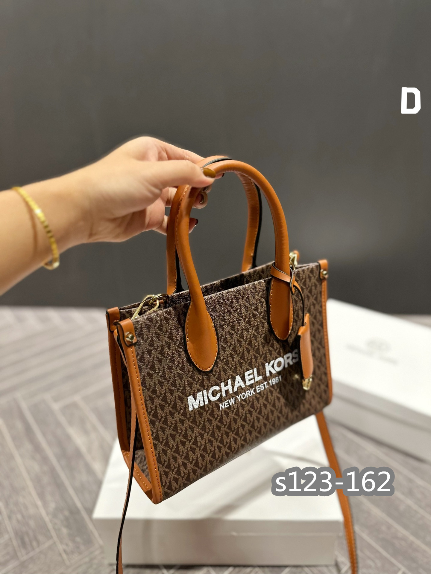 $51.99-LDN-539 MK gallery