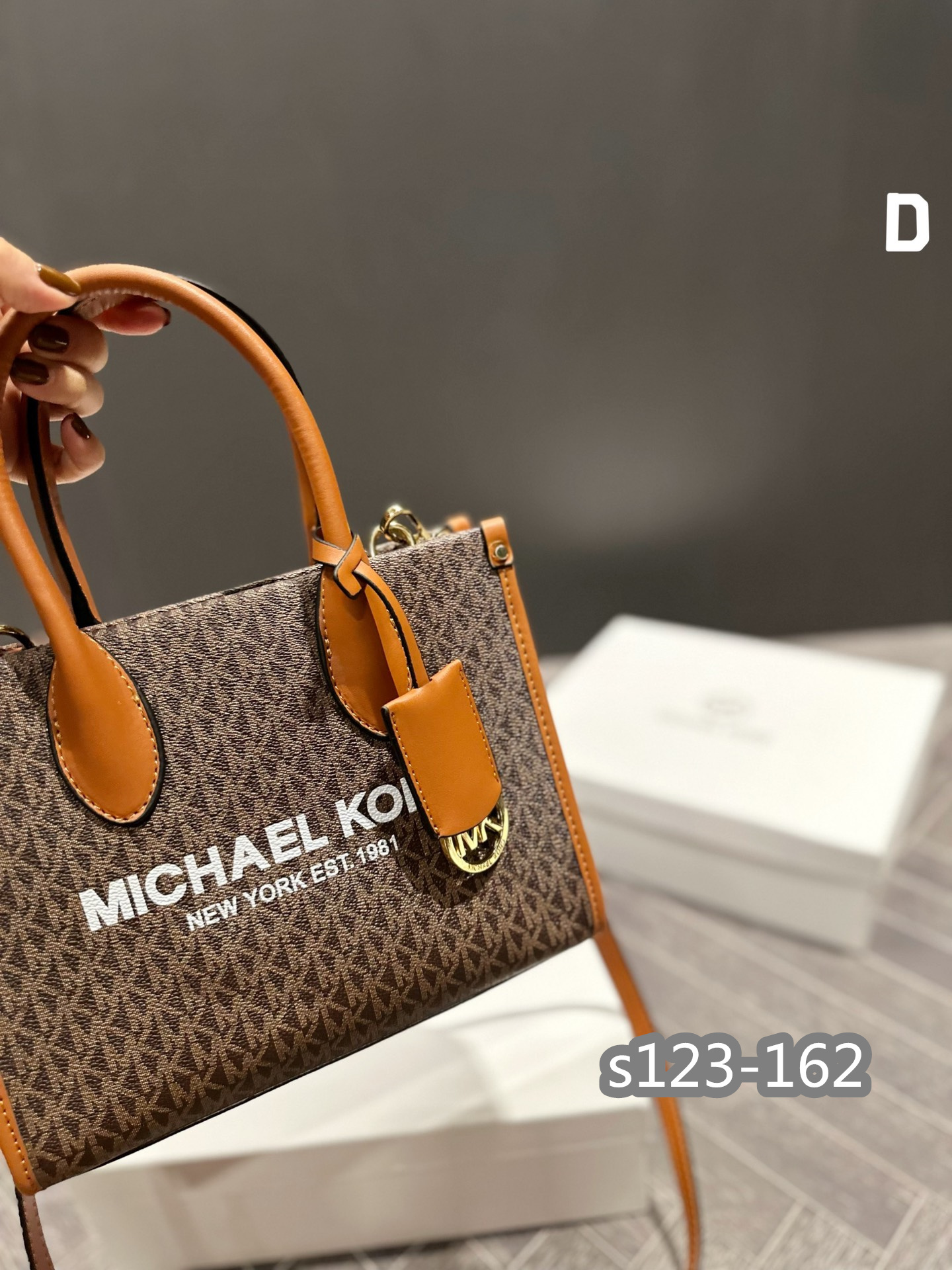 $51.99-LDN-539 MK gallery