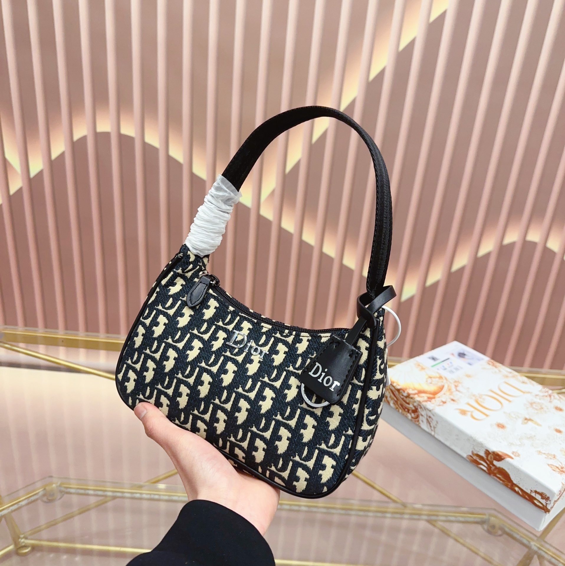 $51.99-LDN-773 Dr gallery