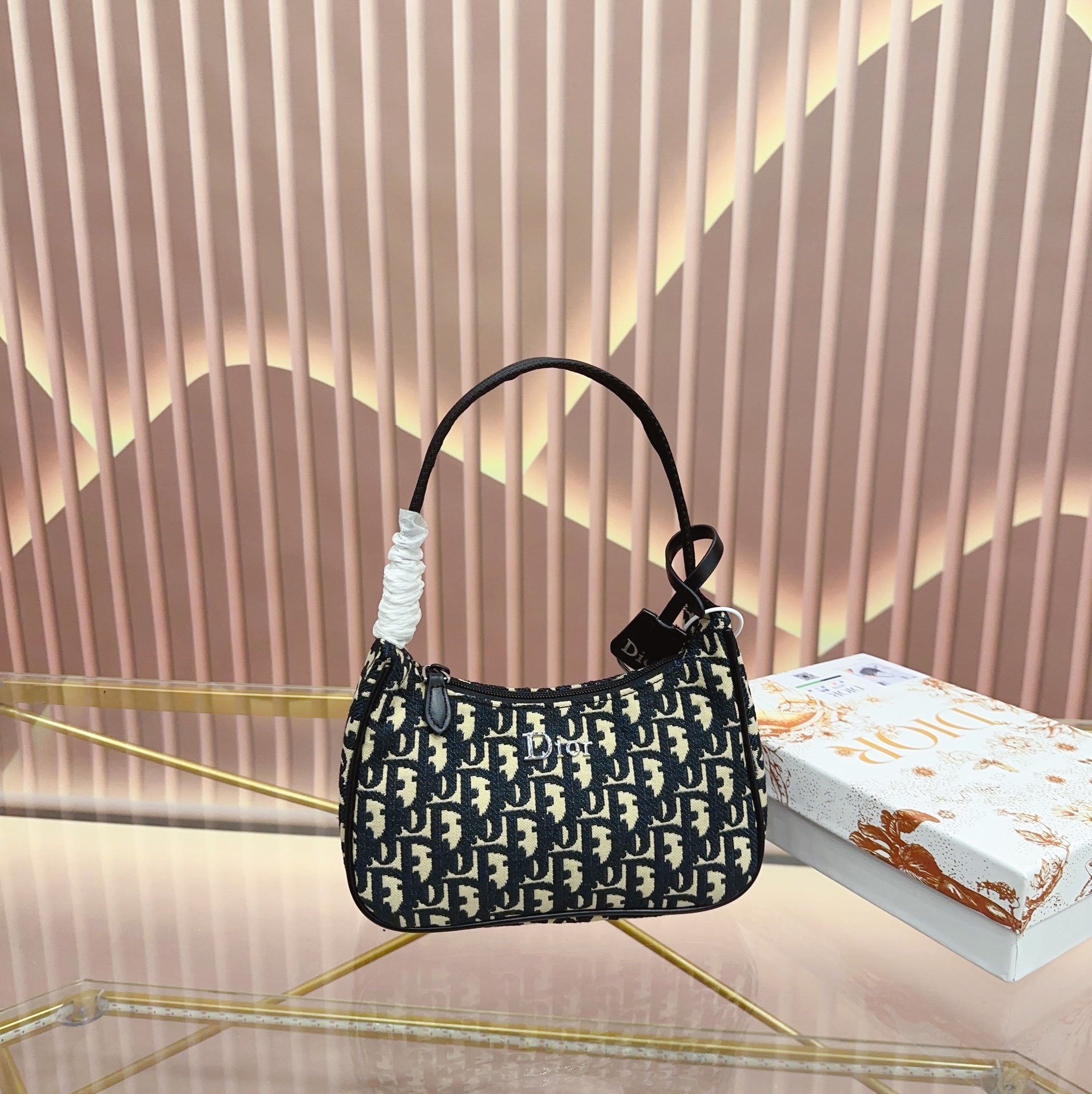 $51.99-LDN-773 Dr gallery