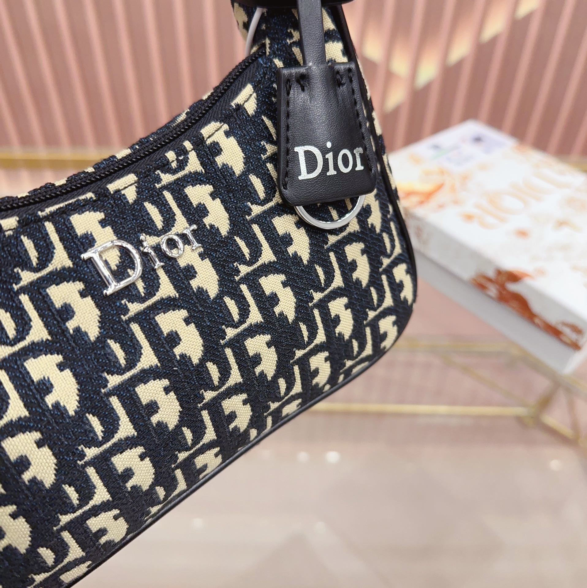 $51.99-LDN-773 Dr gallery