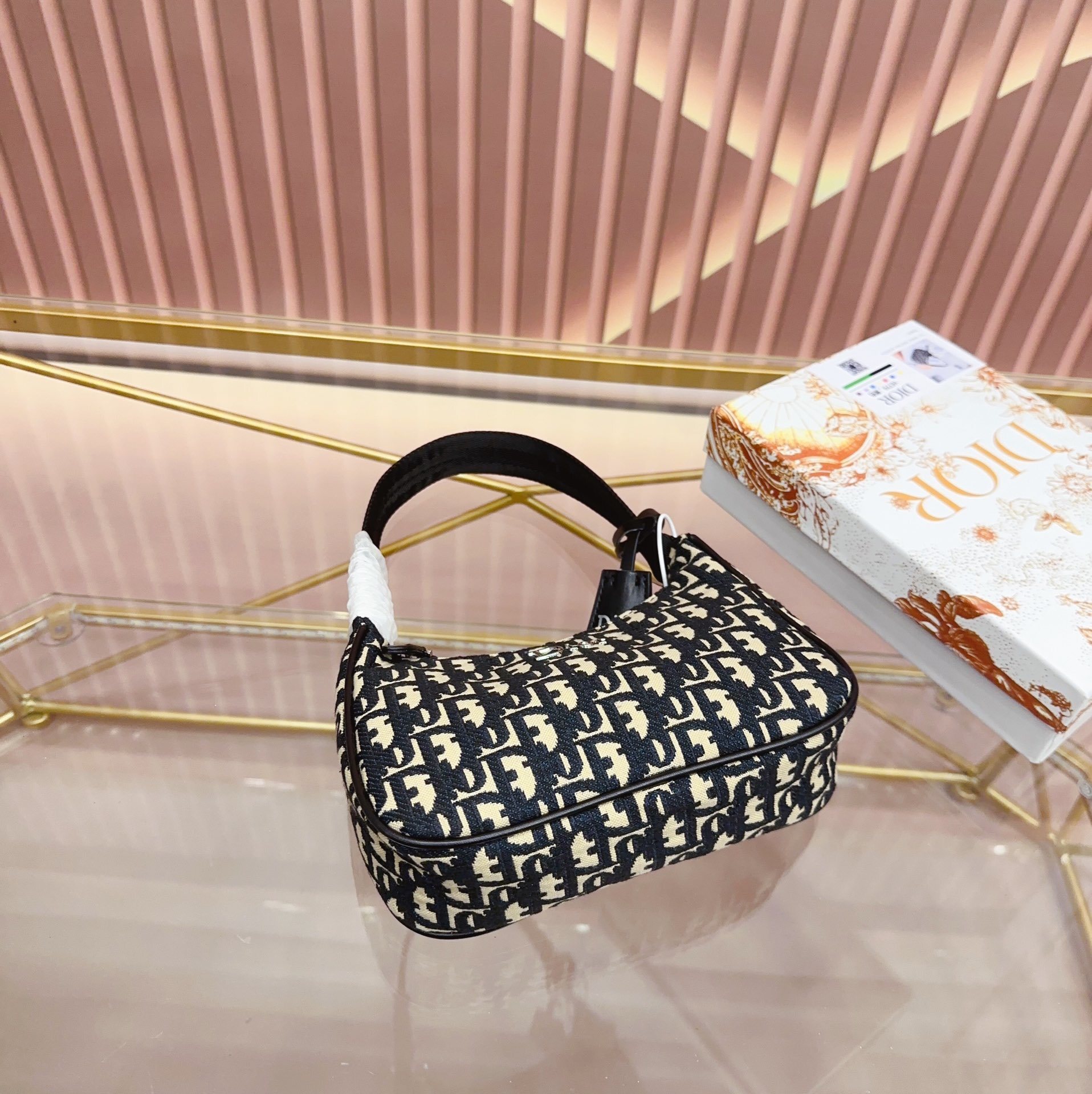 $51.99-LDN-773 Dr gallery