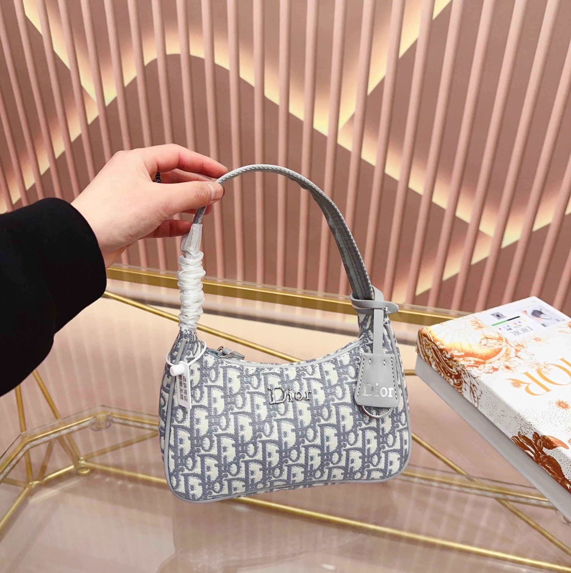 $51.99-LDN-773 Dr gallery