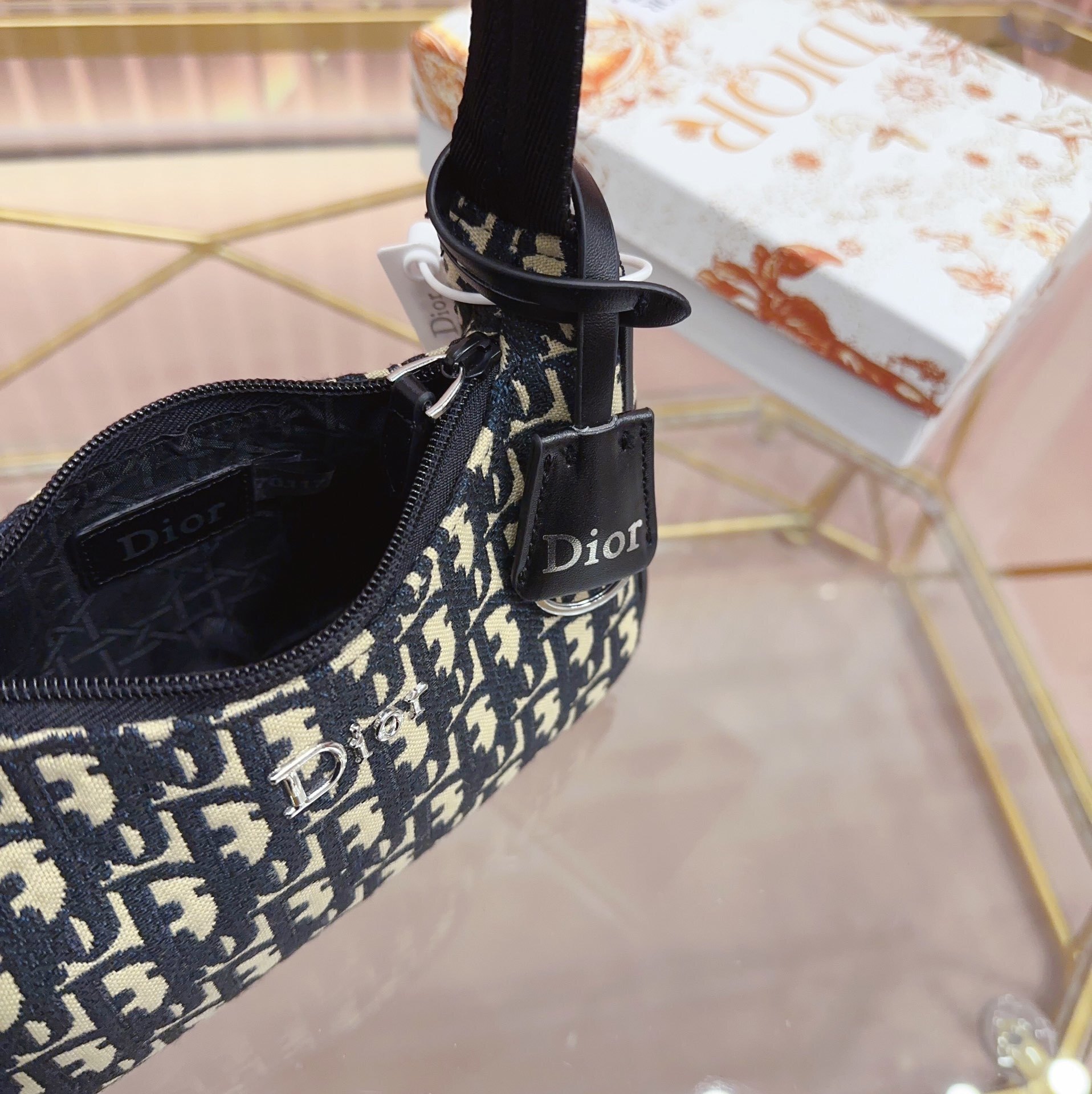 $51.99-LDN-773 Dr gallery