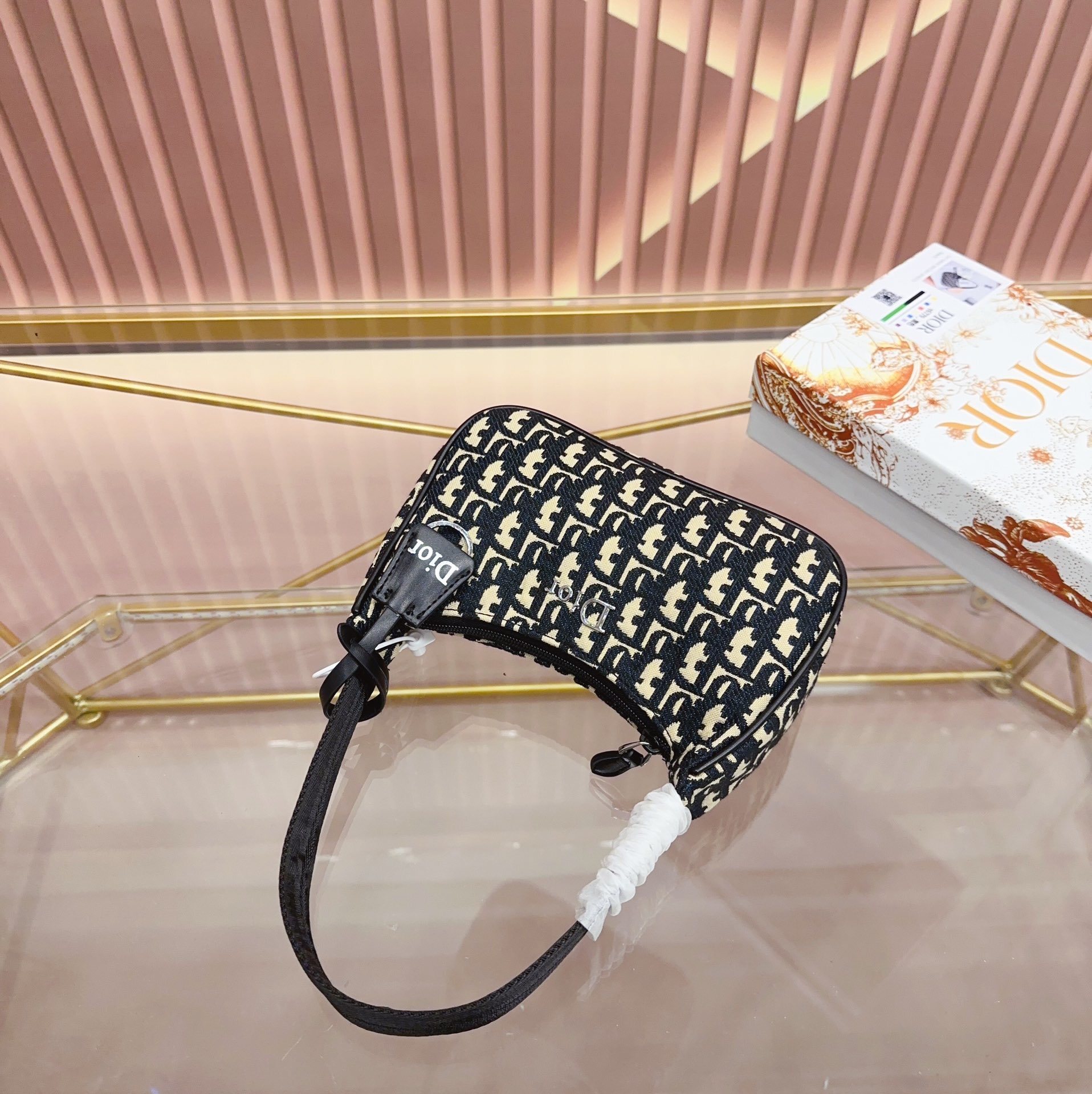 $51.99-LDN-773 Dr gallery