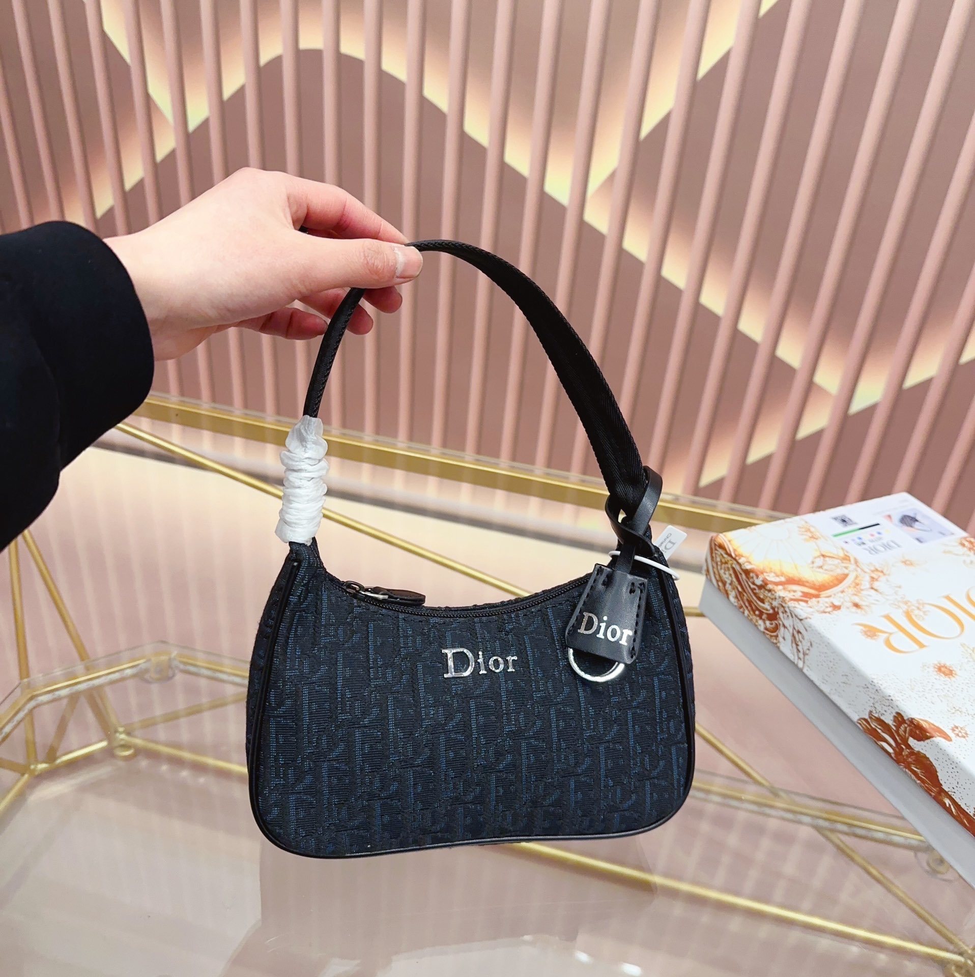 $51.99-LDN-773 Dr gallery