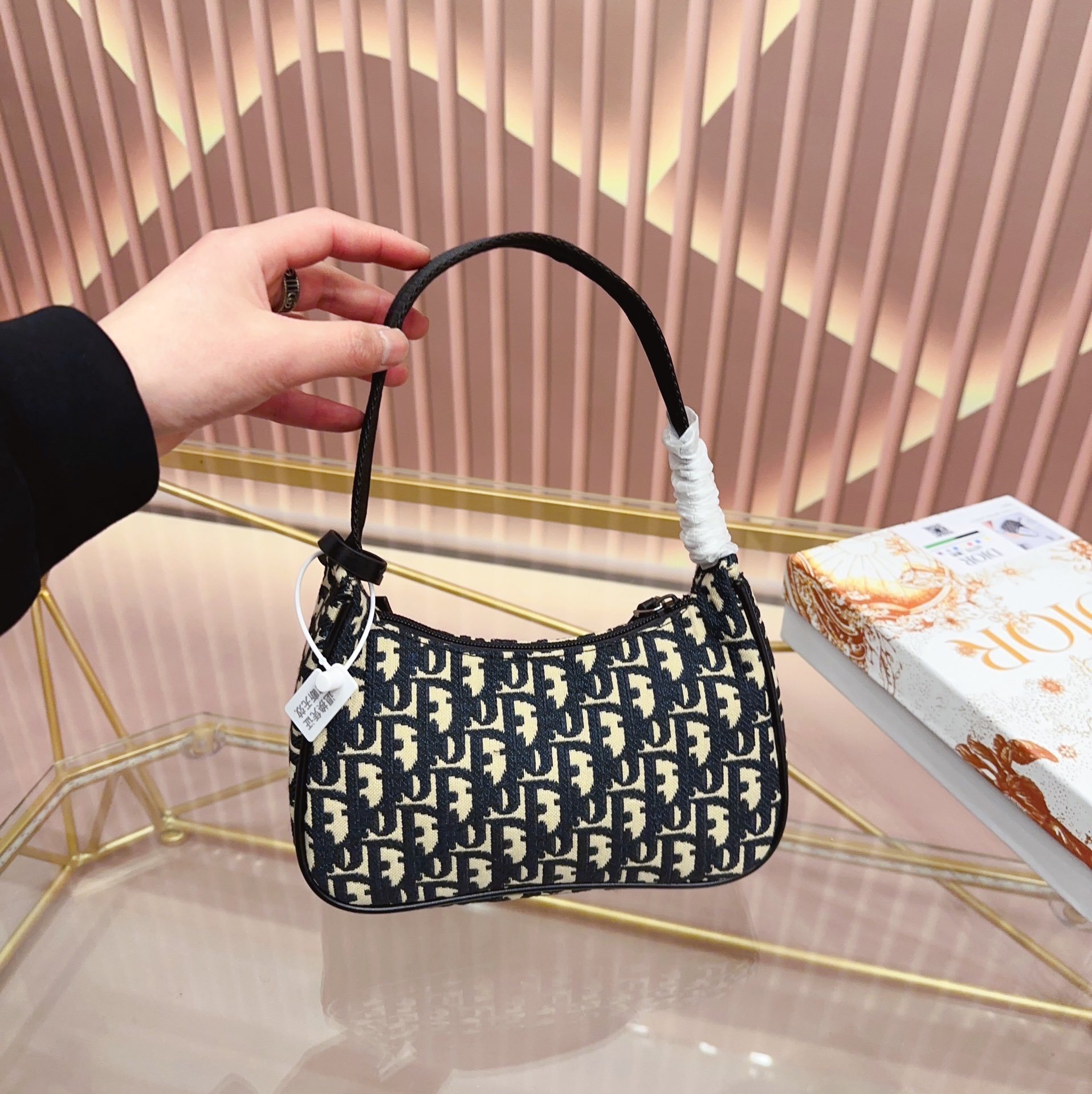 $51.99-LDN-773 Dr gallery