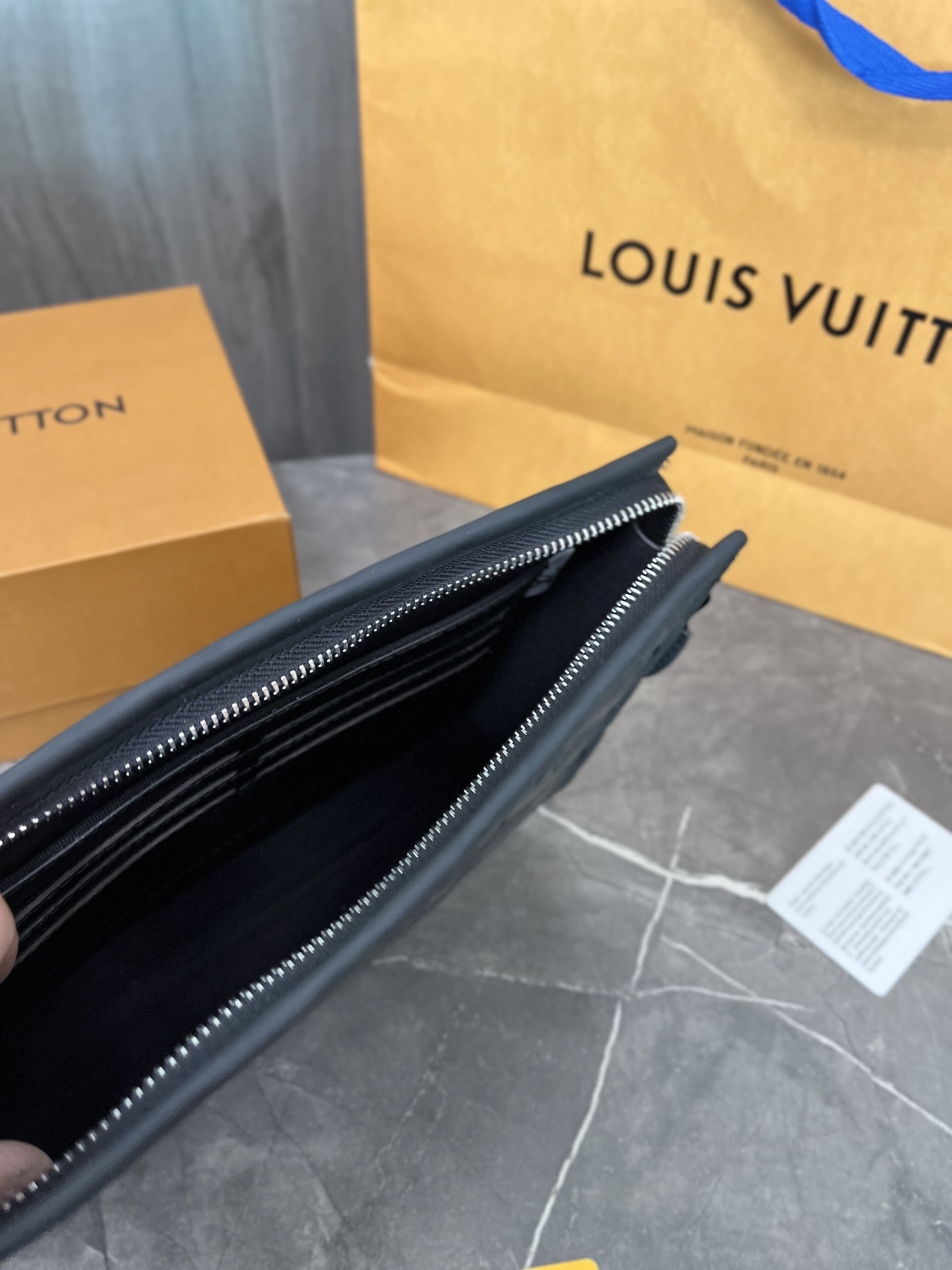 $52-LDN-308 LV gallery