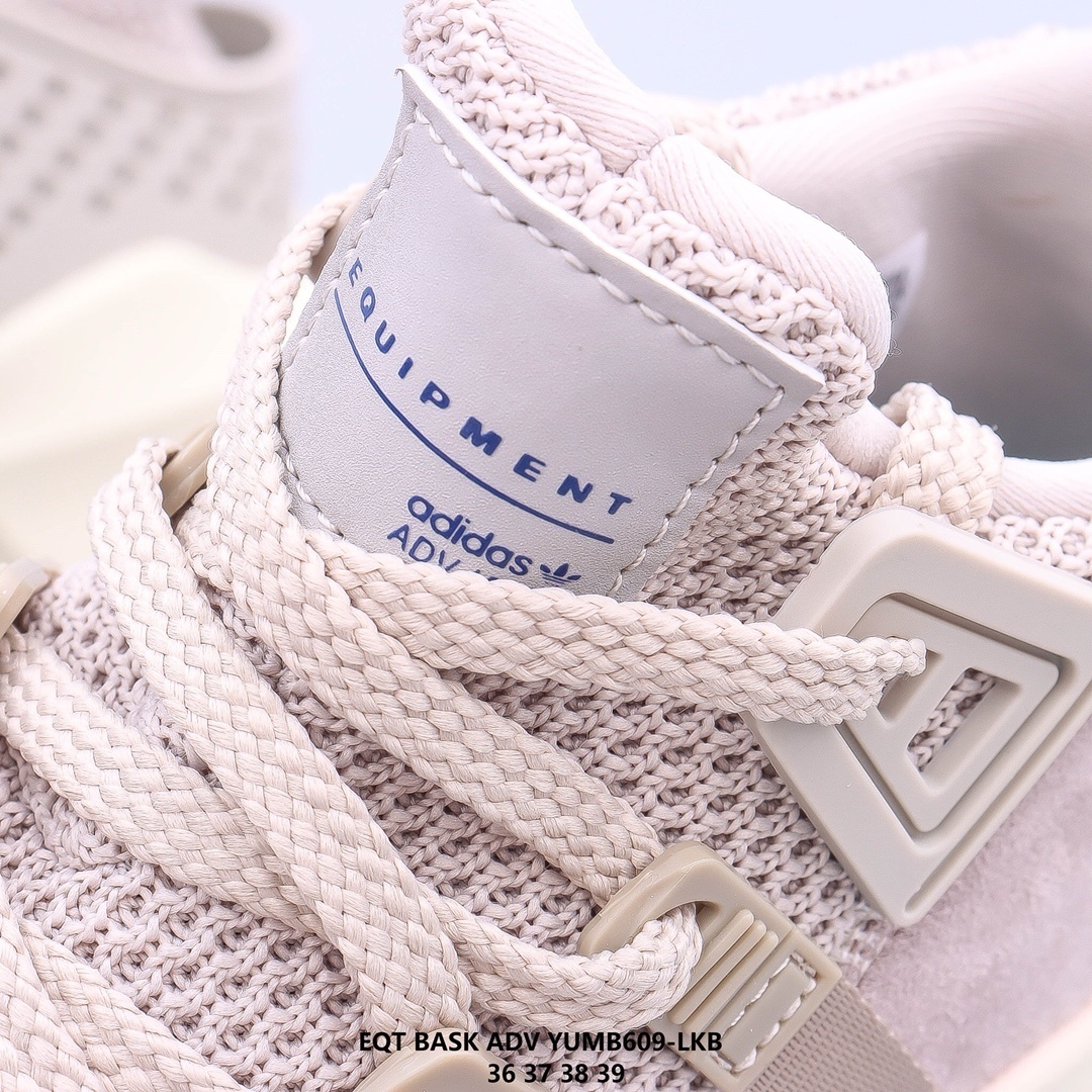 $52-LDN-595 AD gallery