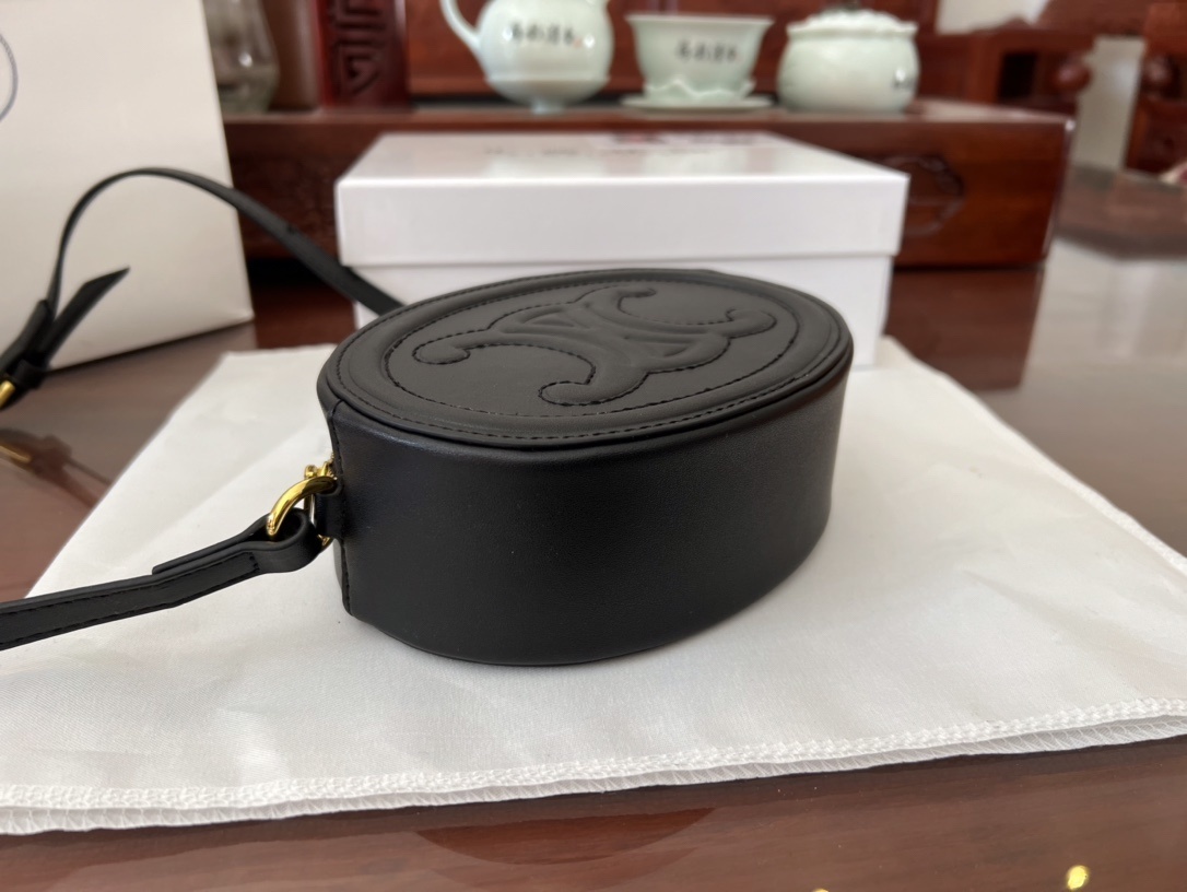 $52-LDN-645 CEL gallery