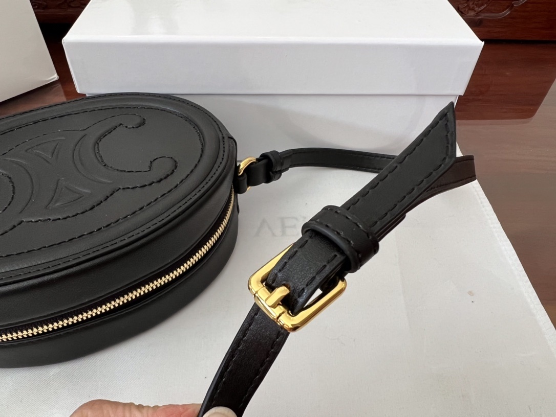 $52-LDN-645 CEL gallery