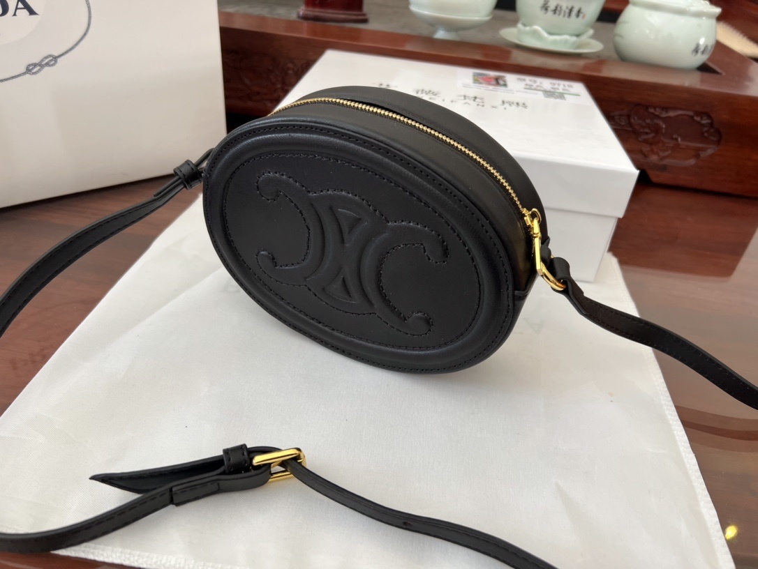 $52-LDN-645 CEL gallery