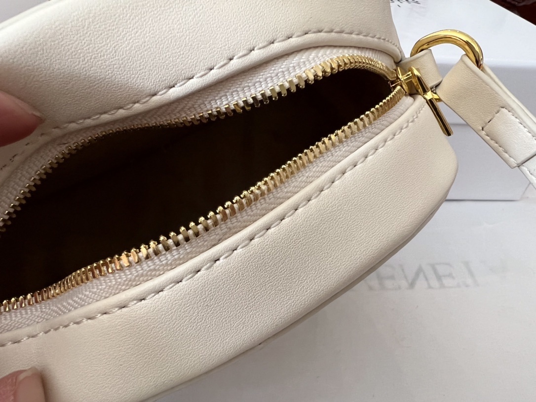 $52-LDN-645 CEL gallery