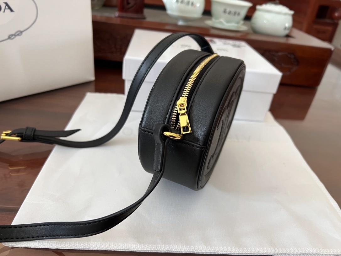 $52-LDN-645 CEL gallery