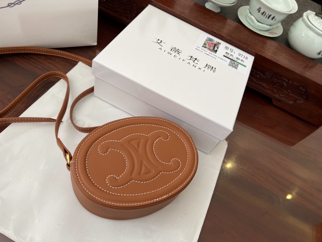 $52-LDN-645 CEL gallery