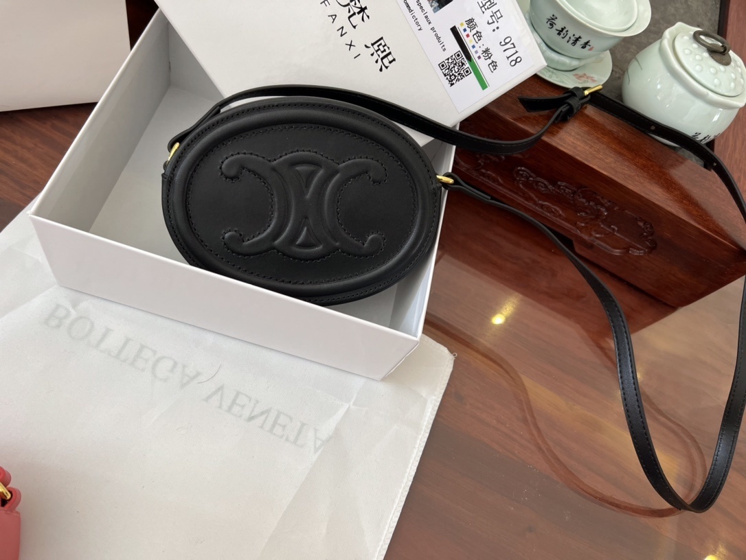 $52-LDN-645 CEL gallery