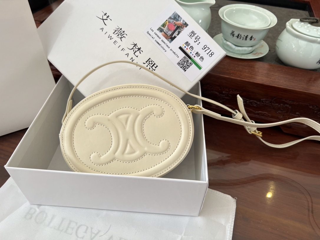 $52-LDN-645 CEL gallery