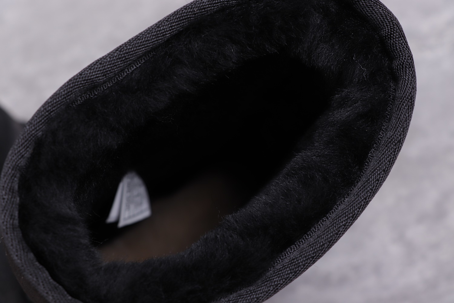 $52-LDN-675 UGG gallery