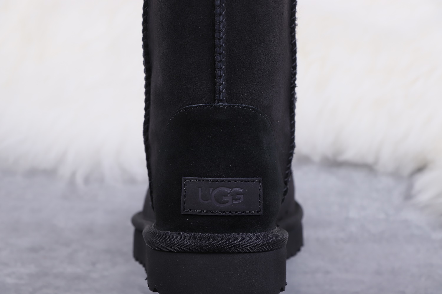 $52-LDN-675 UGG gallery