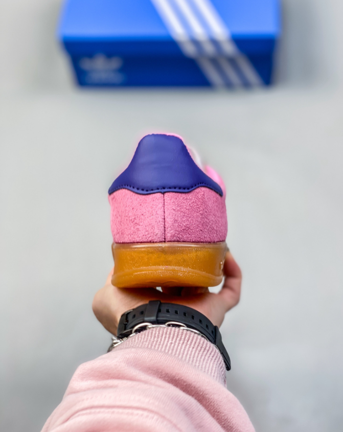 $53-LDN-638 AD gallery