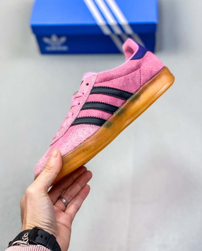 $53-LDN-638 AD gallery