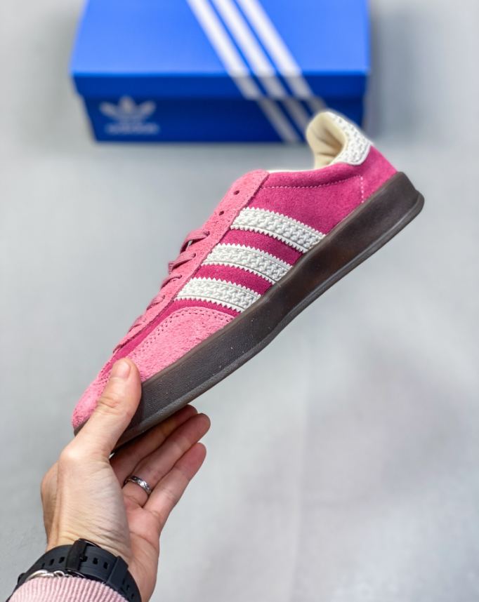 $53-LDN-638 AD gallery