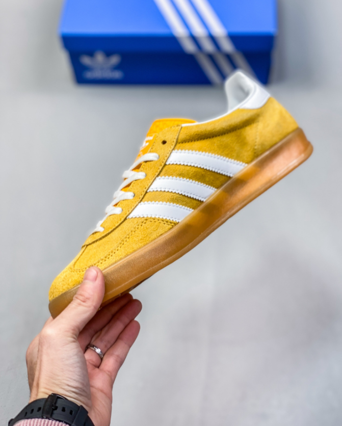 $53-LDN-638 AD gallery