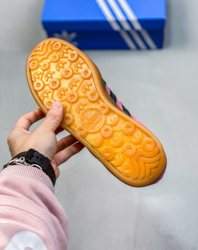 $53-LDN-638 AD gallery