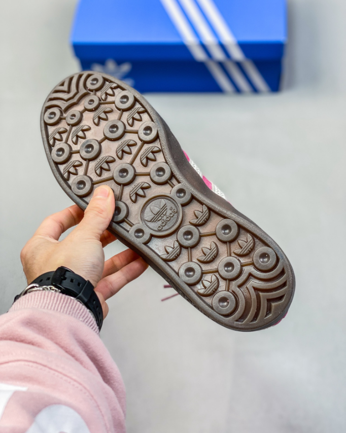 $53-LDN-638 AD gallery