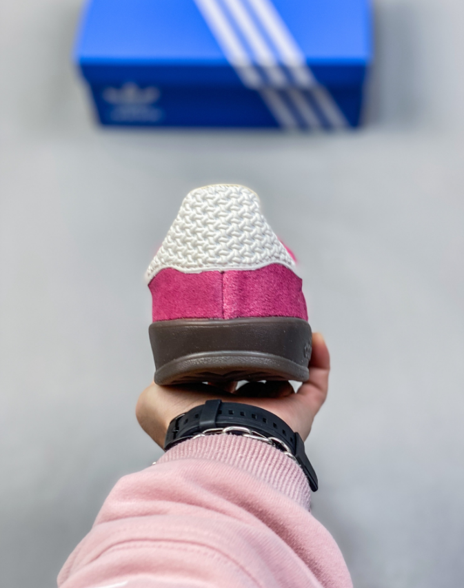 $53-LDN-638 AD gallery