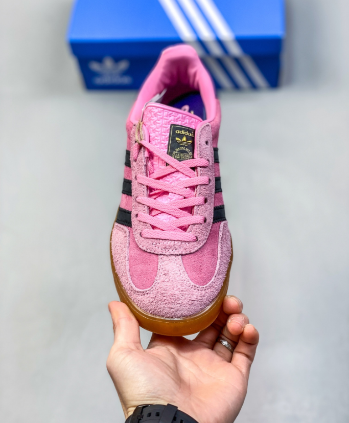 $53-LDN-638 AD gallery