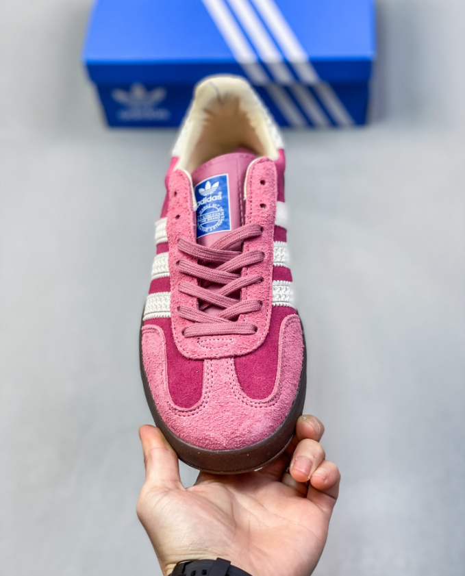 $53-LDN-638 AD gallery