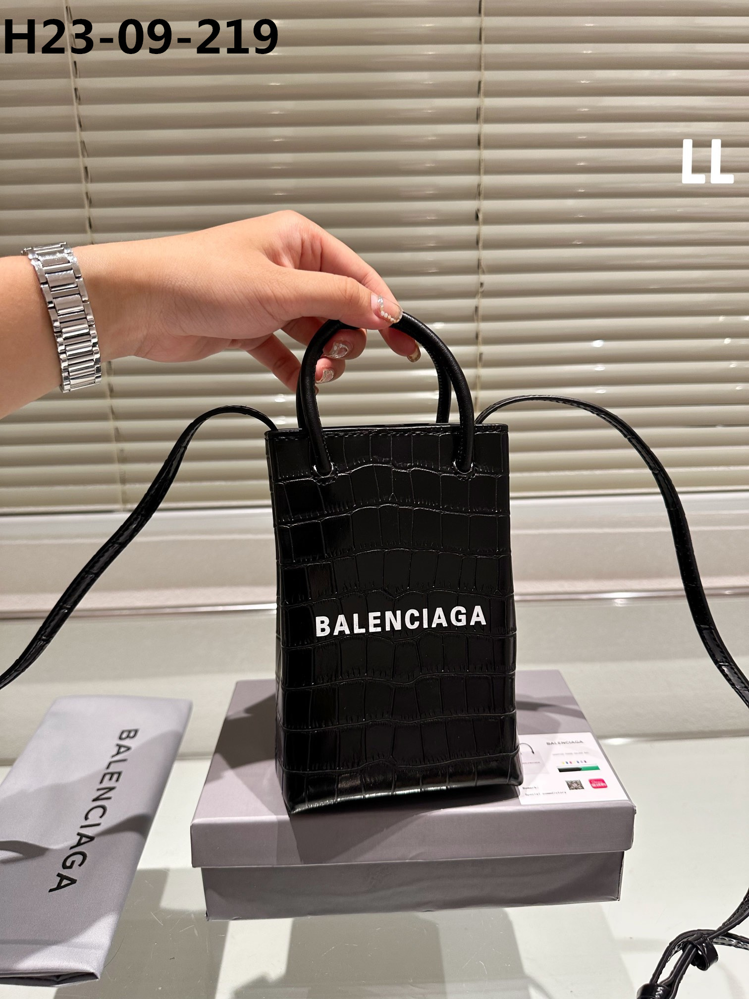 $53-LDN-666 Bacag gallery