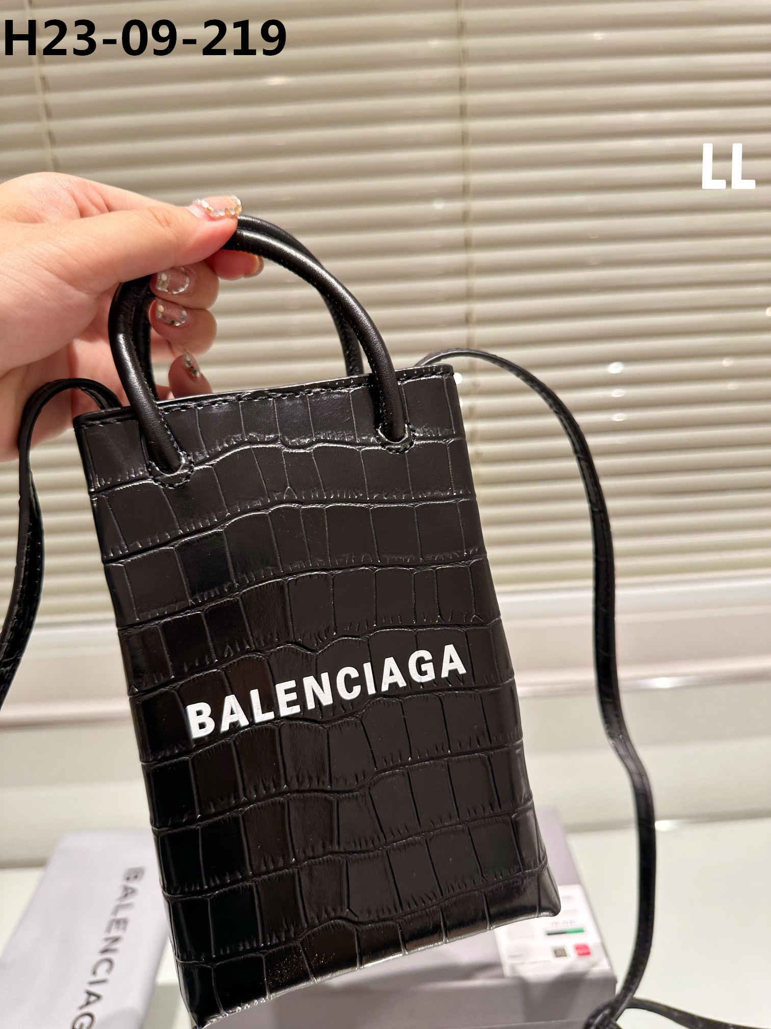 $53-LDN-666 Bacag gallery