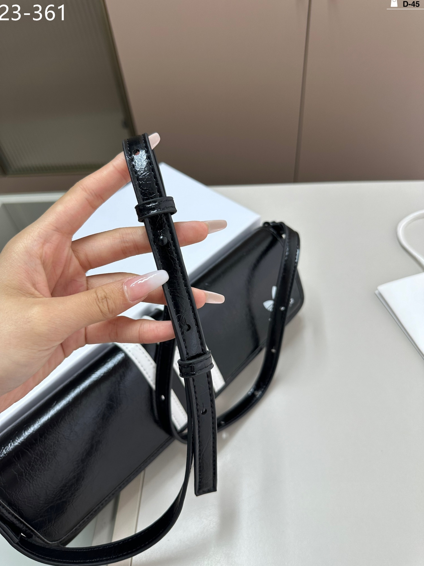 $53-LDN-670 Bacga gallery