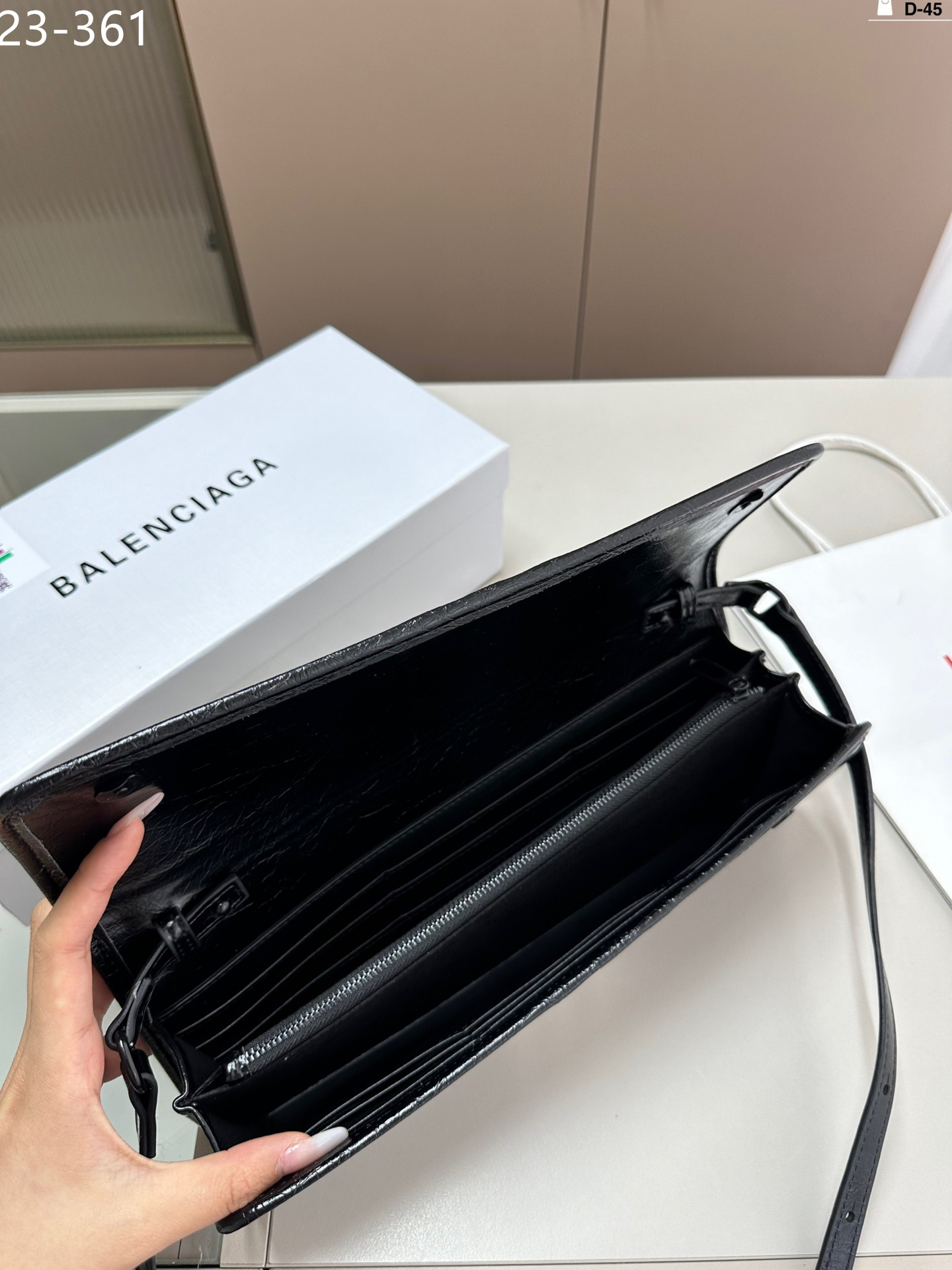 $53-LDN-670 Bacga gallery