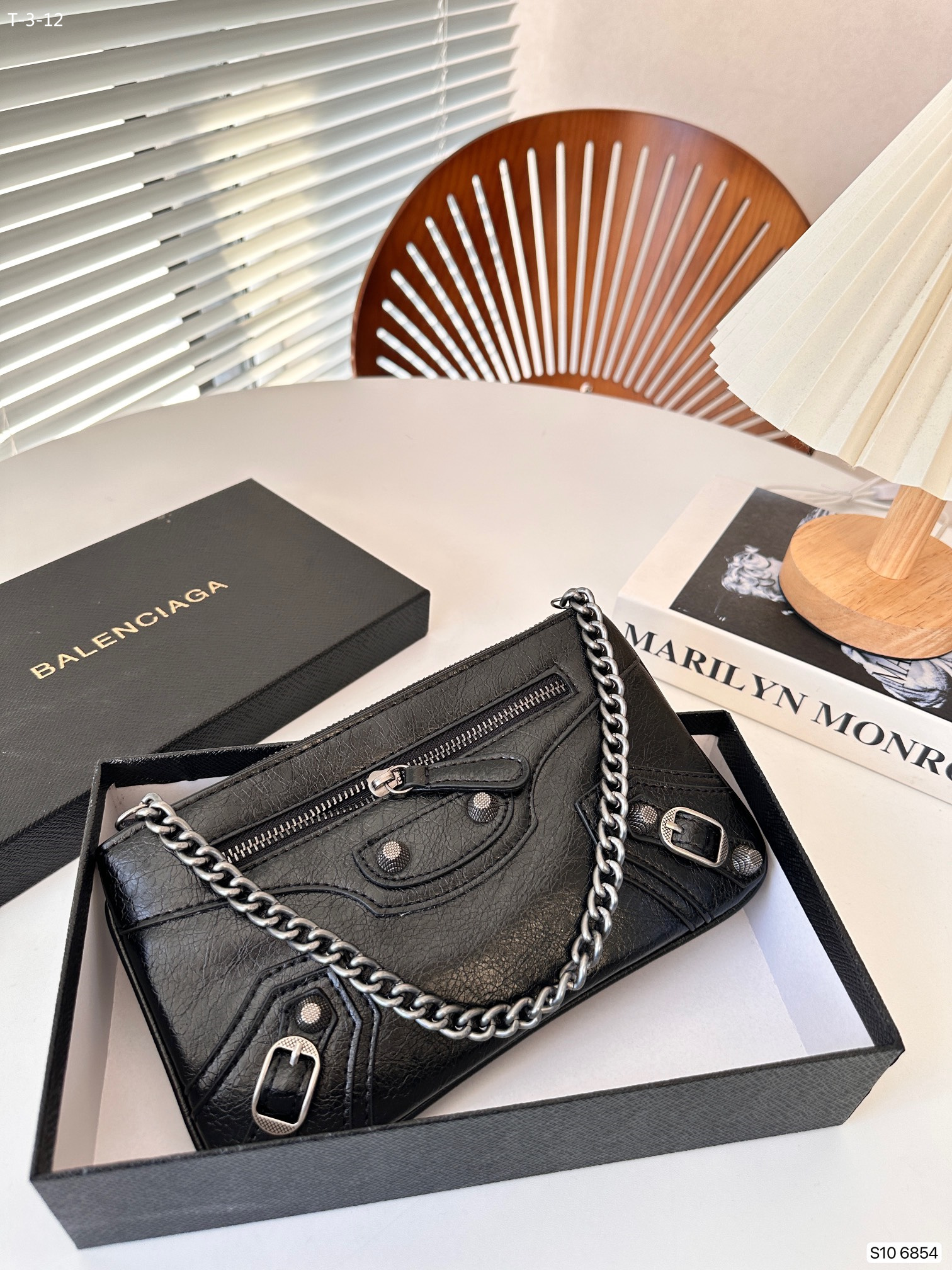 $53-LDN-671 Bacga gallery