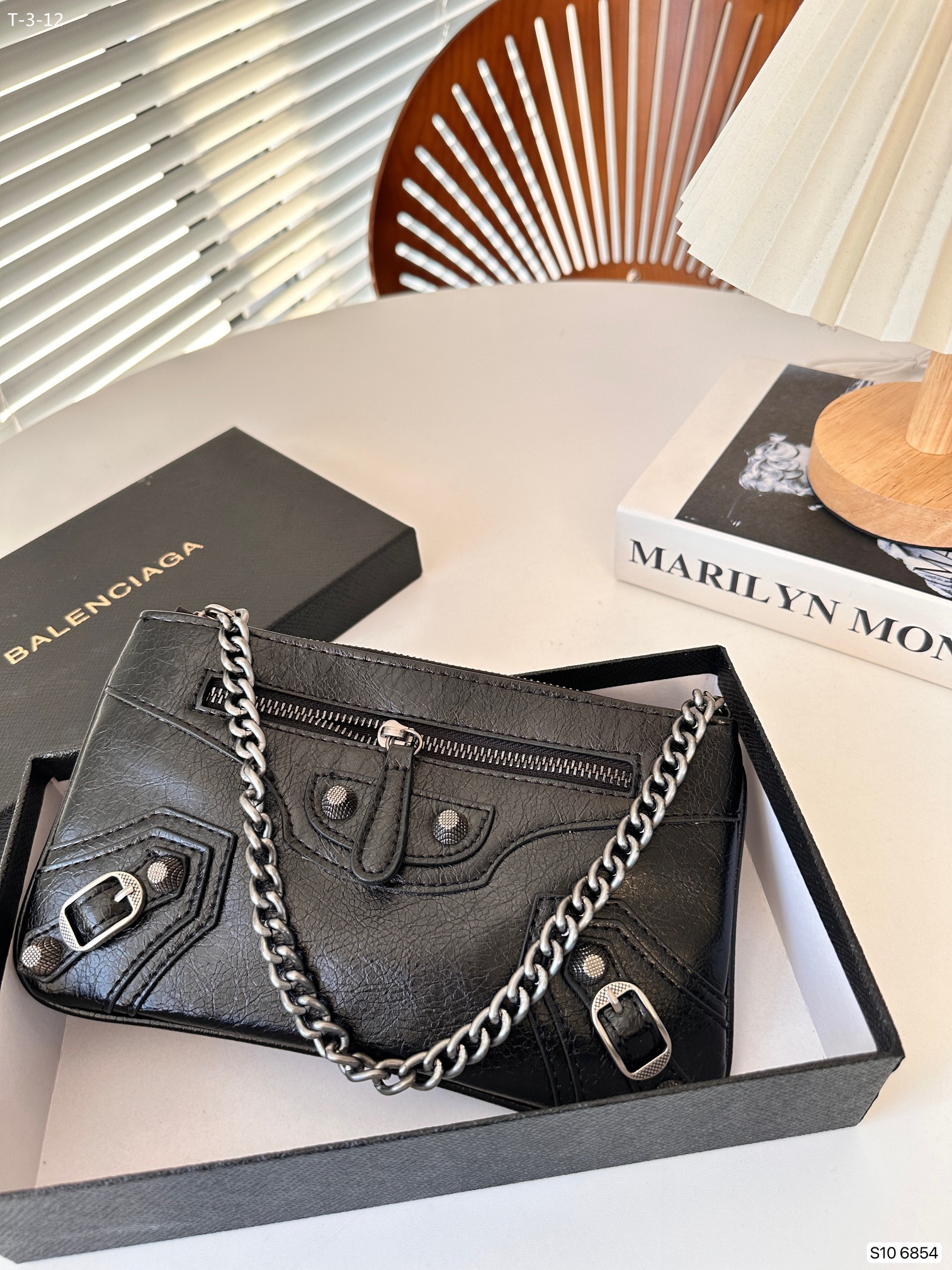 $53-LDN-671 Bacga gallery