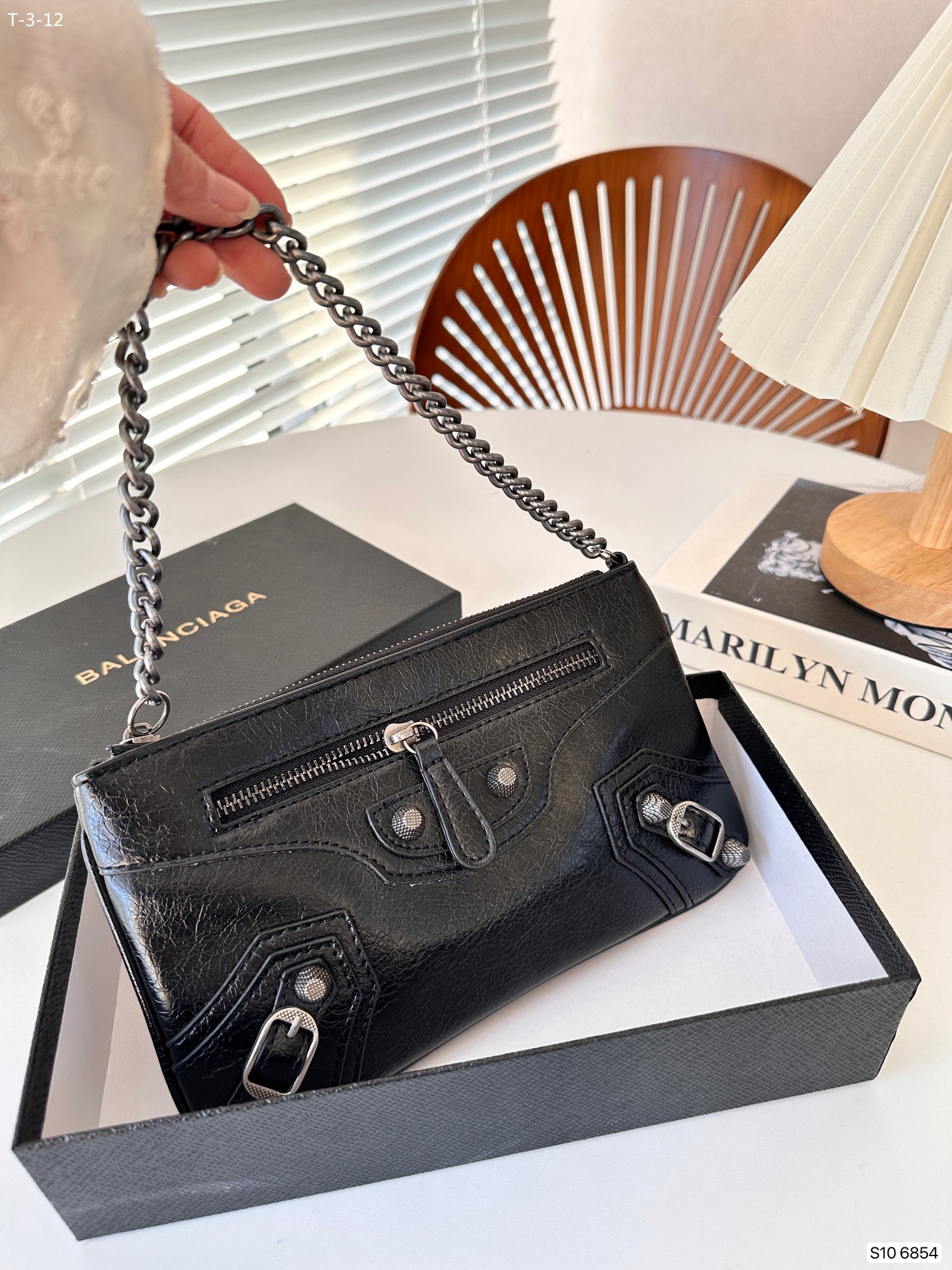 $53-LDN-671 Bacga gallery