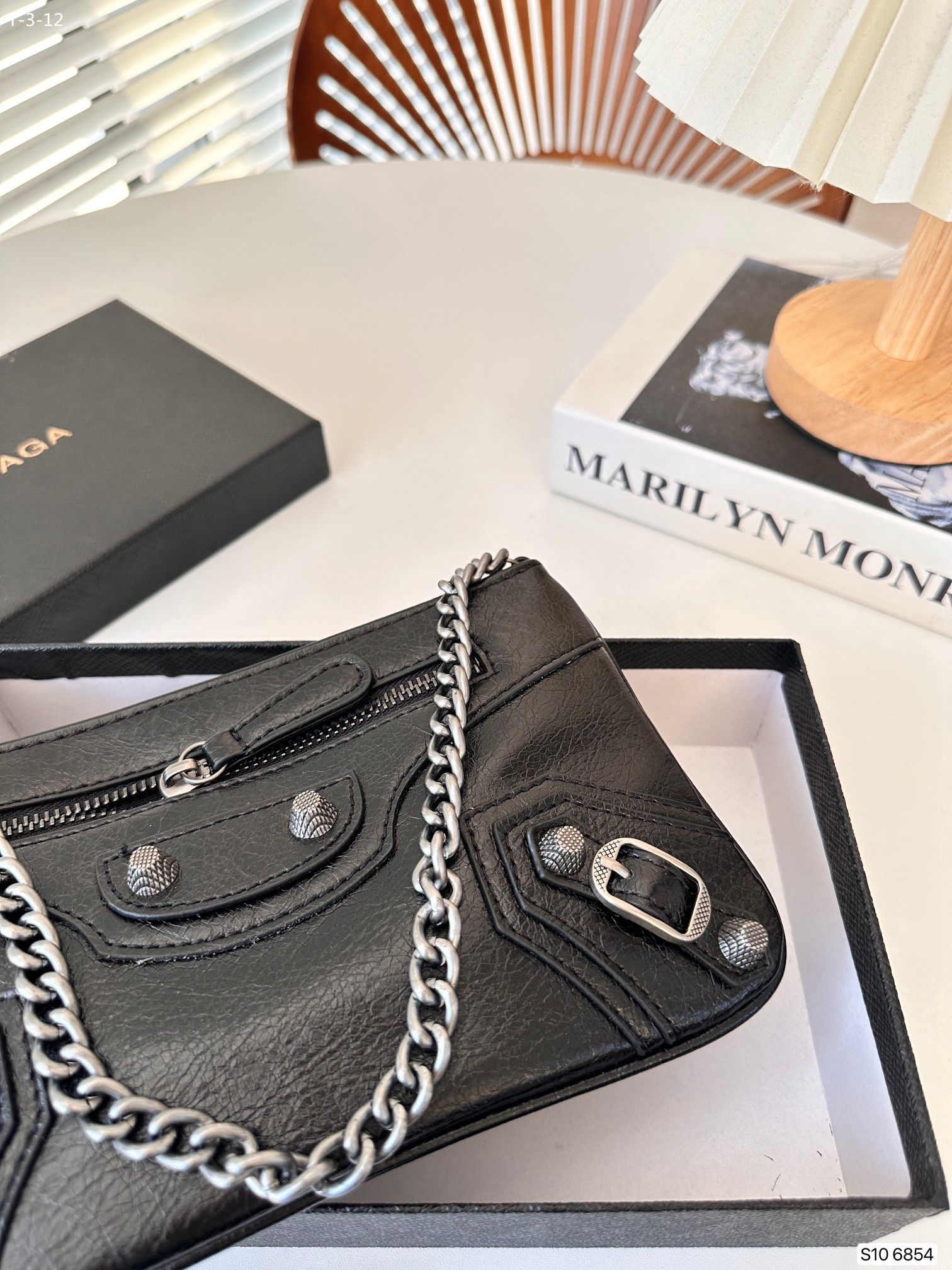 $53-LDN-671 Bacga gallery