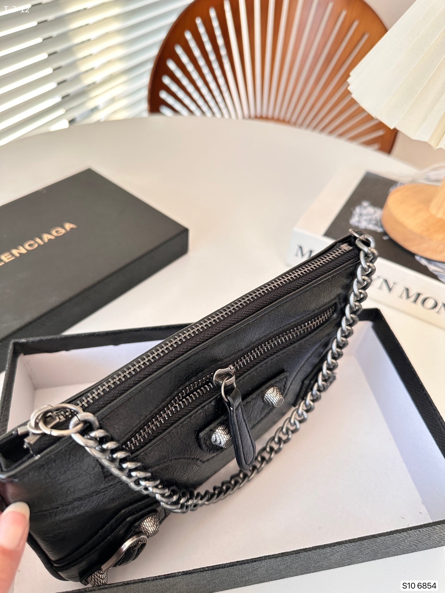 $53-LDN-671 Bacga gallery