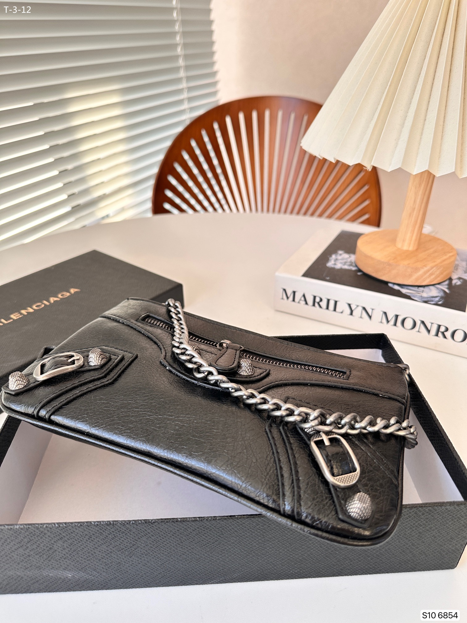 $53-LDN-671 Bacga gallery