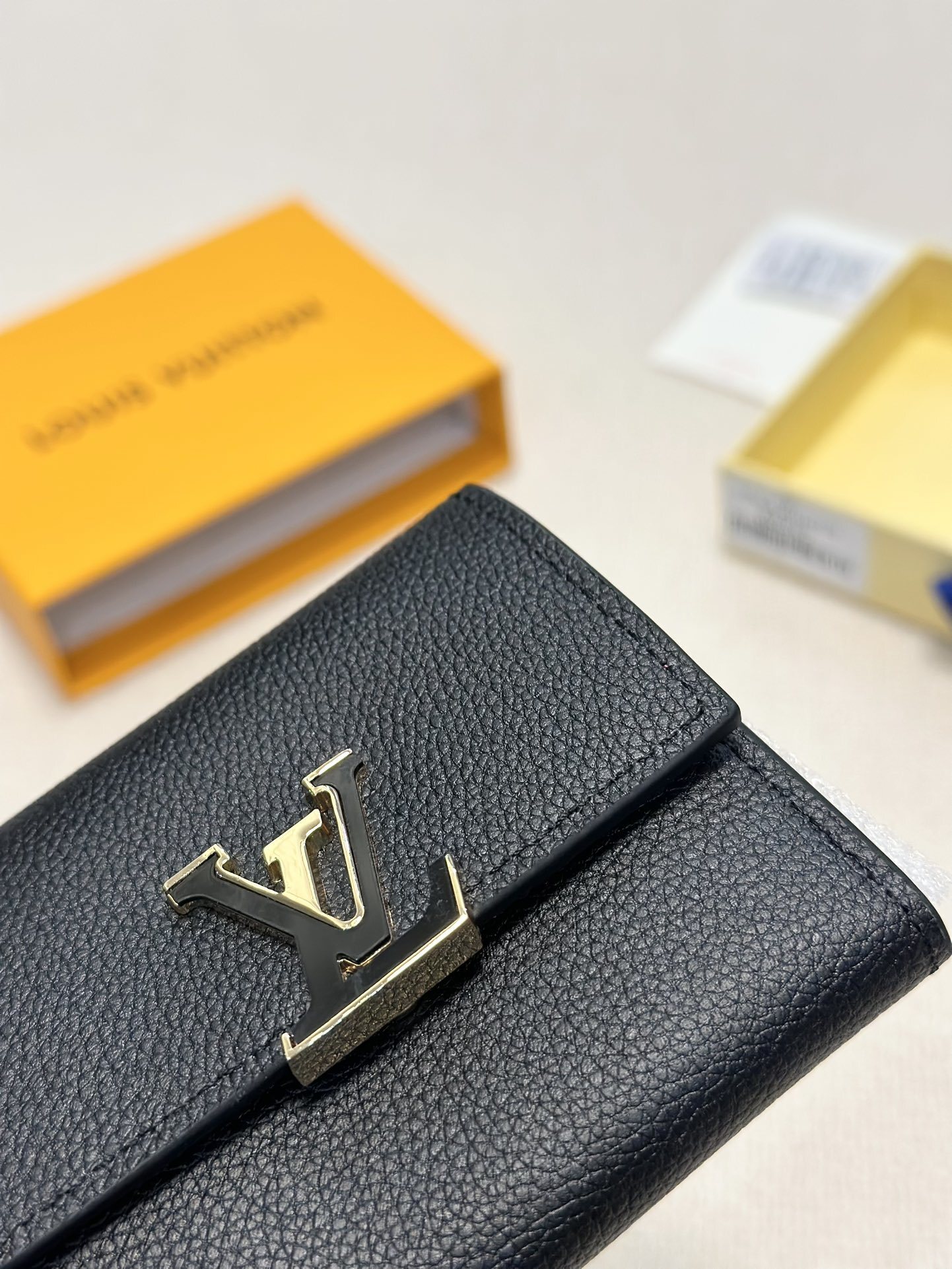 $53-LDN-738 LV gallery