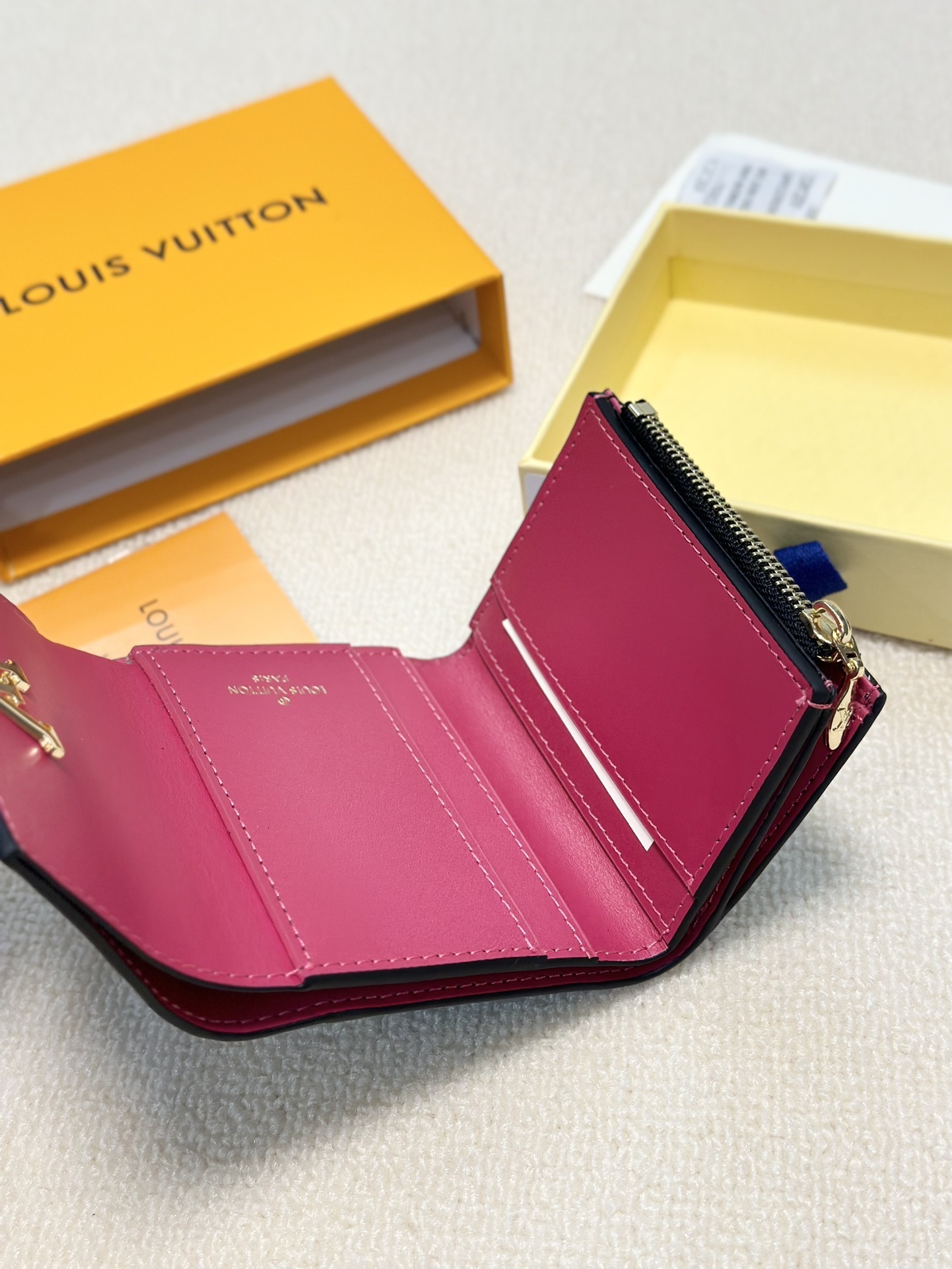 $53-LDN-738 LV gallery