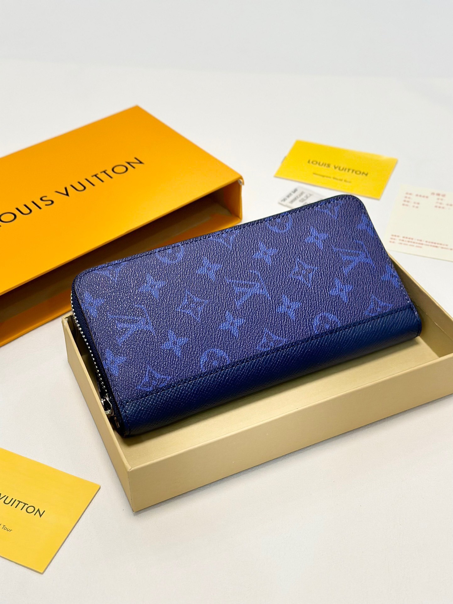 $53-LDN-739 LV gallery