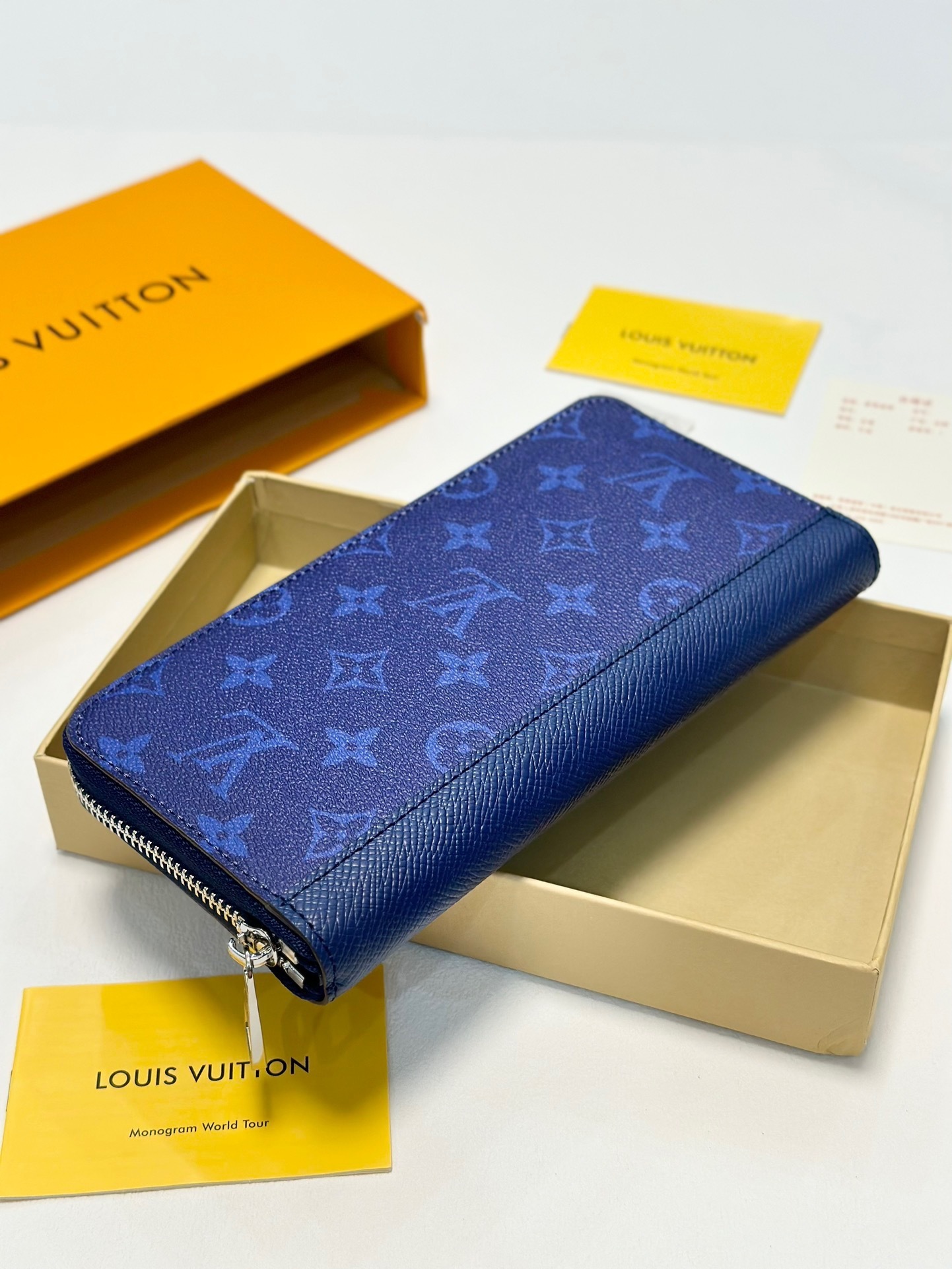 $53-LDN-739 LV gallery