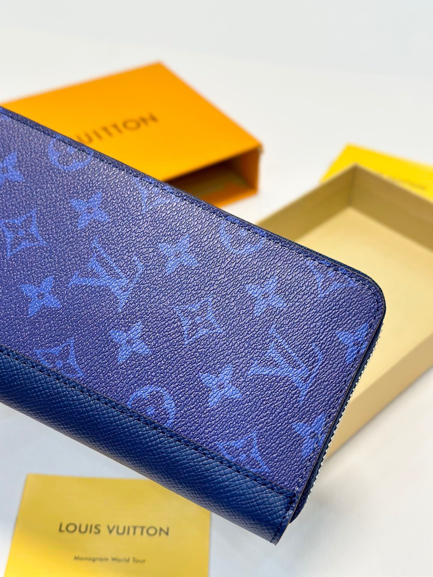 $53-LDN-739 LV gallery