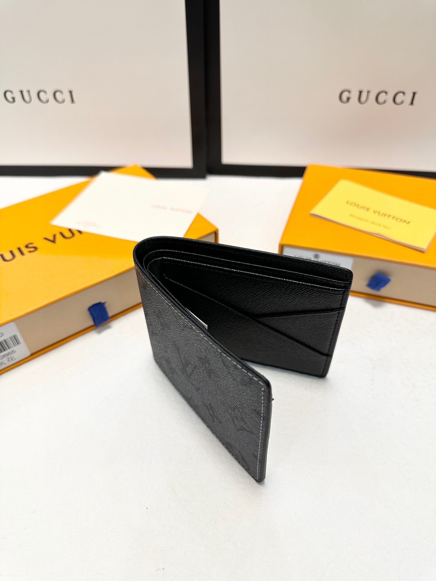 $53-LDN-742 LV gallery