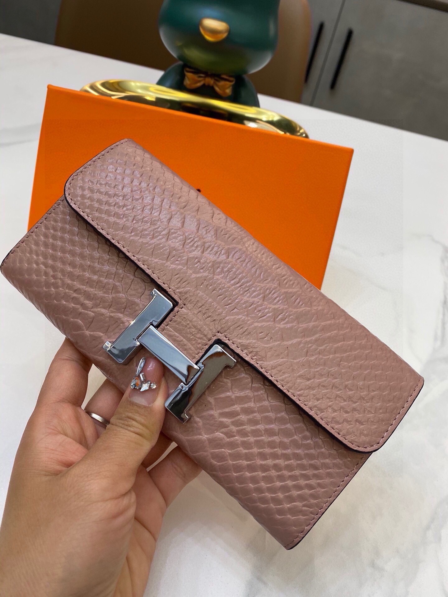 $53-LDN-759 HERM gallery