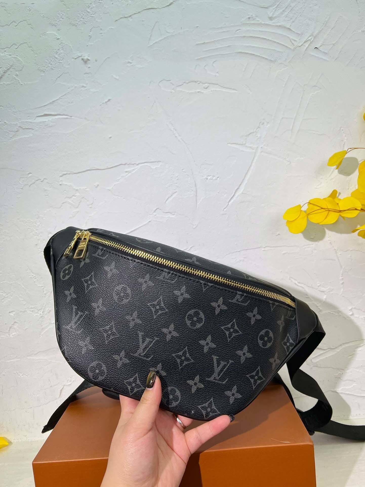 $54-LDN-316 LV gallery